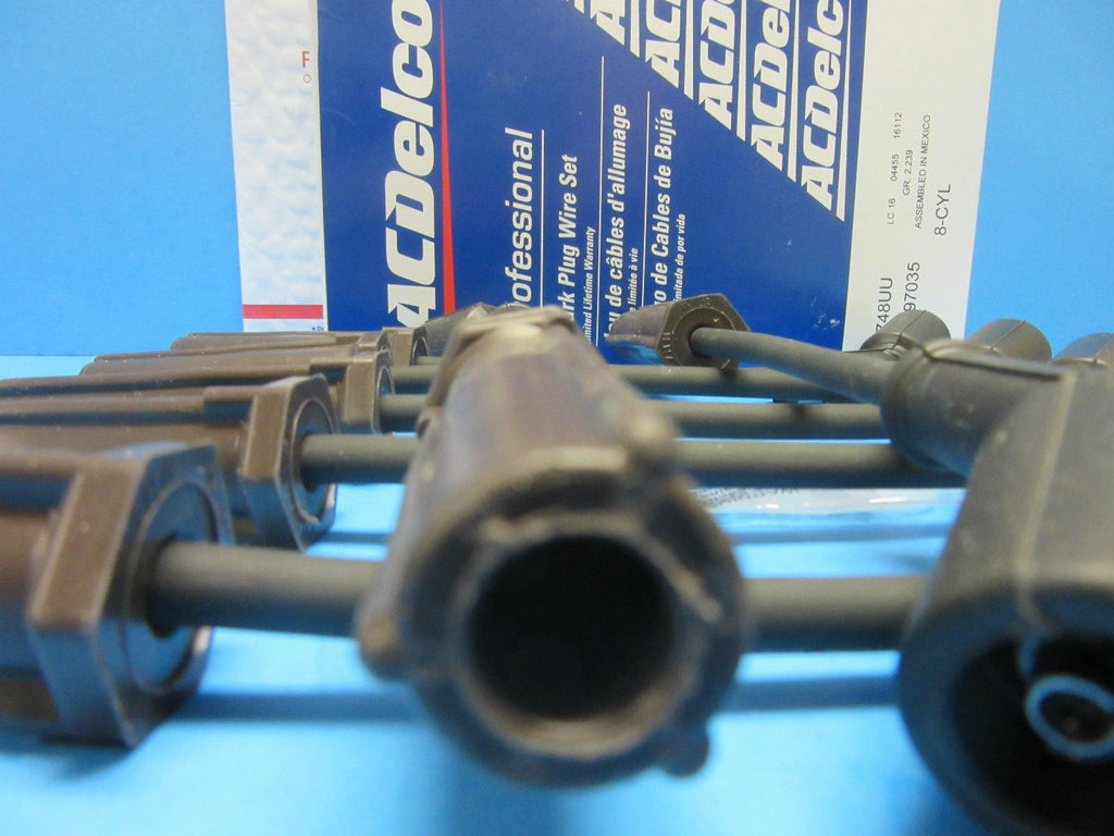 Spark Plugs 41110 & Wire Set 9748UU Genuine GMC ACDELCO V8
