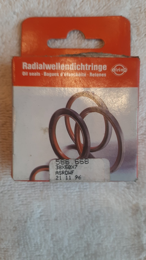 Engine Camshaft Seal Ring Front ELRING OEM 586.668